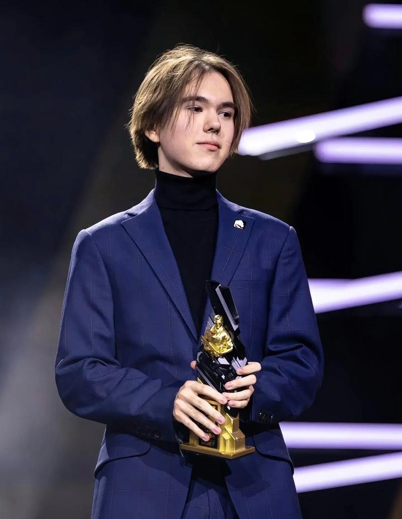 Doinb ：Chovy要来LPL？LPL阵容和条件都没LCK好，他为了什么来